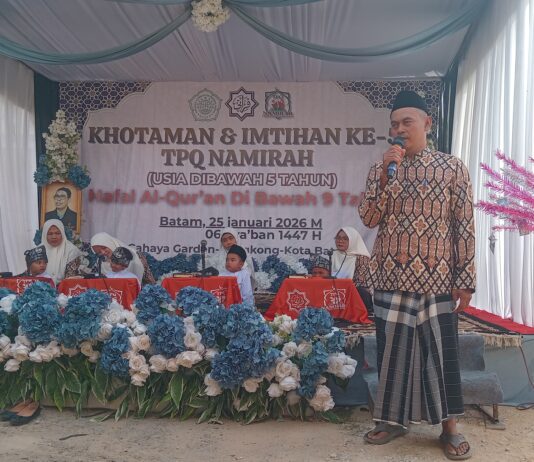 TPQ NAMIRAH CAHAYA GARDEN BATAM SUKSES GELAR KHATAMAN DAN IMTIHAN KE LIMA SANTRI BOCAH CILIK USIA DI BAWAH LIMA TAHUN